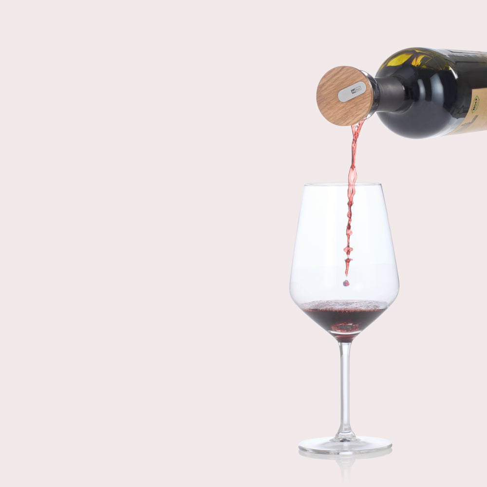 CasQ wine pourer and stopper