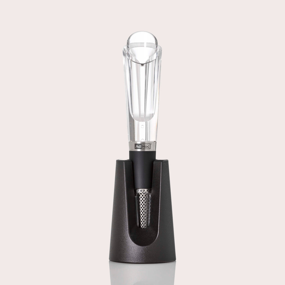 Vine wine aerator and pourer